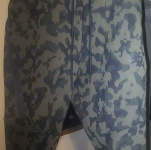 nike tech fleece aop camo joggers